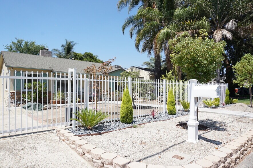 Building Photo - 10333 Jordan Ave