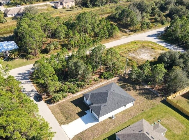 Building Photo - 410 Flat River St SW