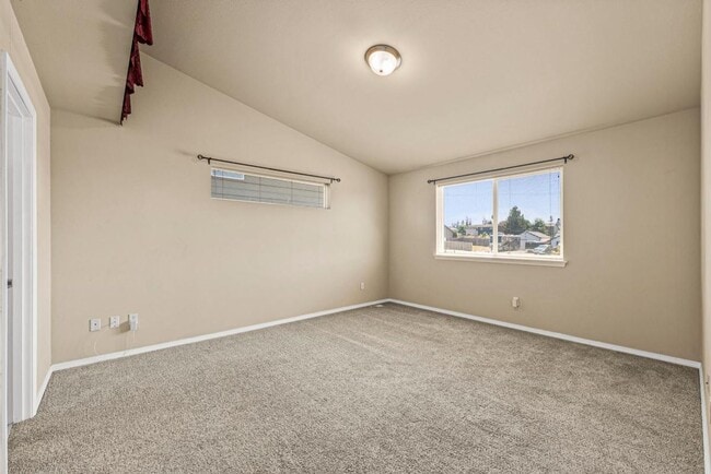 Building Photo - Spacious Corner Lot Home Near JBLM | 4 Bed...
