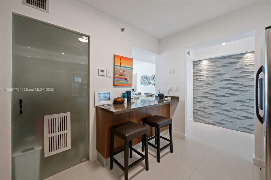 Building Photo - 9455 Collins Ave