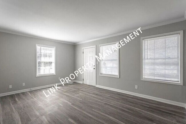 Building Photo - 2310 N Chamberlain Ave