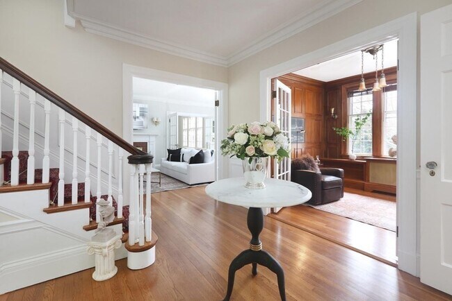 Building Photo - 1010 Centre St