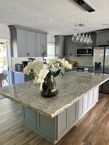 Building Photo - 1182 SE 2nd Ave