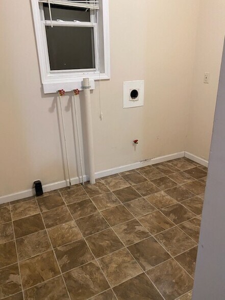 Building Photo - 4444 Main St