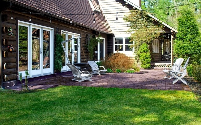 Building Photo - 154 Grove St