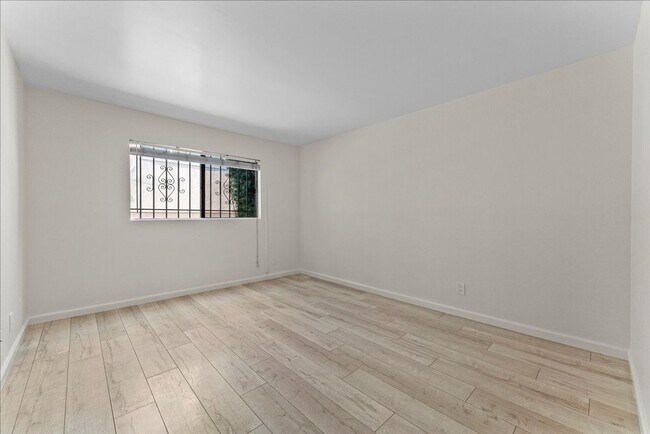 Building Photo - 392 Coronado Ave