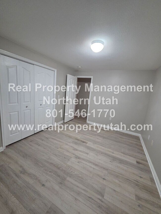 Building Photo - Updated 5 Bedroom 5 Bath Home in Layton Available!