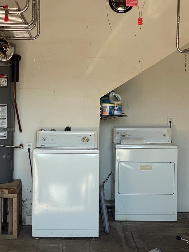 Building Photo - Santa Barbara - Cute two bedroom, one bath upstairs home near Cottage Hospital.