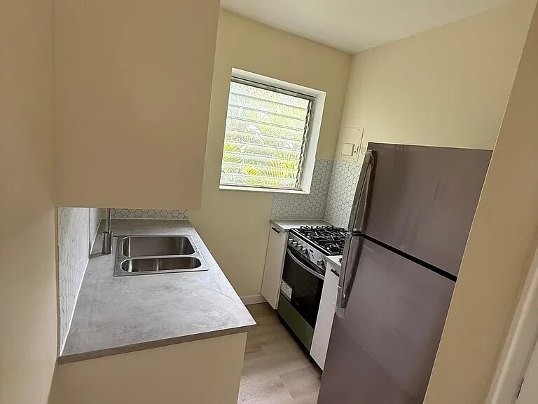 Building Photo - 4730 Pine Tree Dr