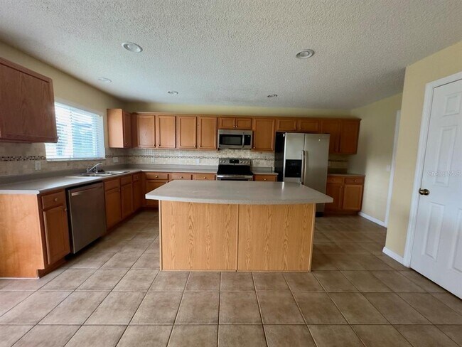 Building Photo - 256 Canna Dr