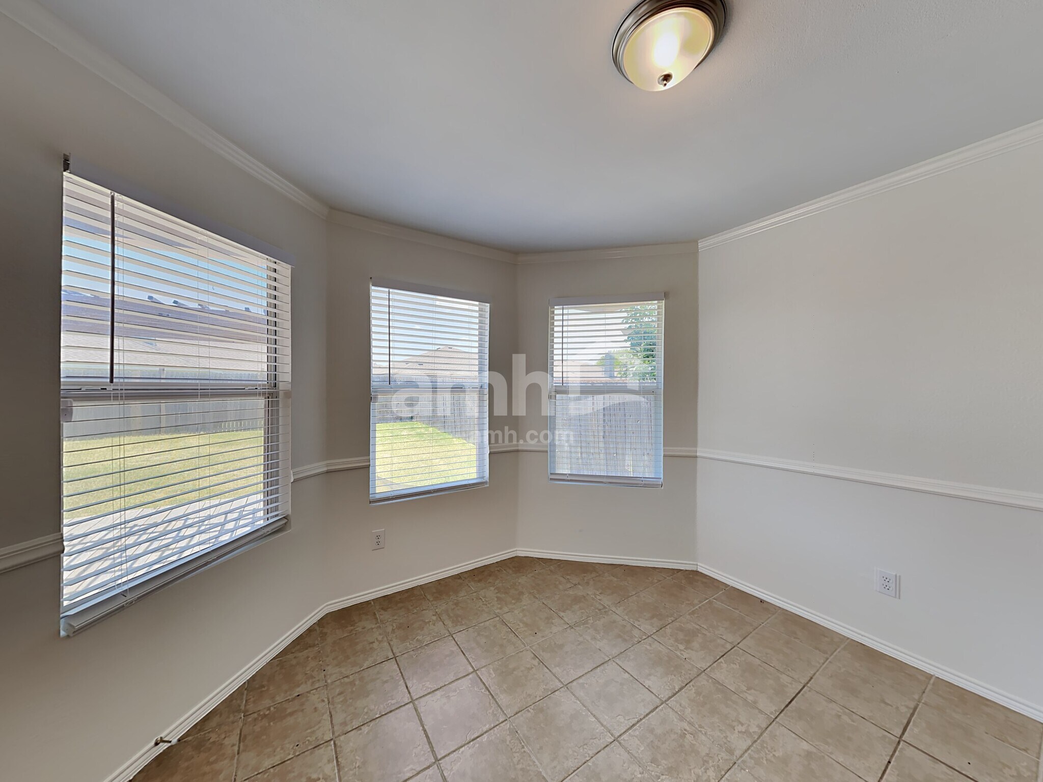 Building Photo - 9921 Thomas Jefferson Dr