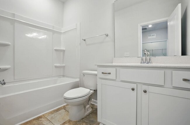 Building Photo - AVAILABLE NOW!! INCREDIBLE INCENTIVE ON THIS ONE!  DON'T MISS OUT!