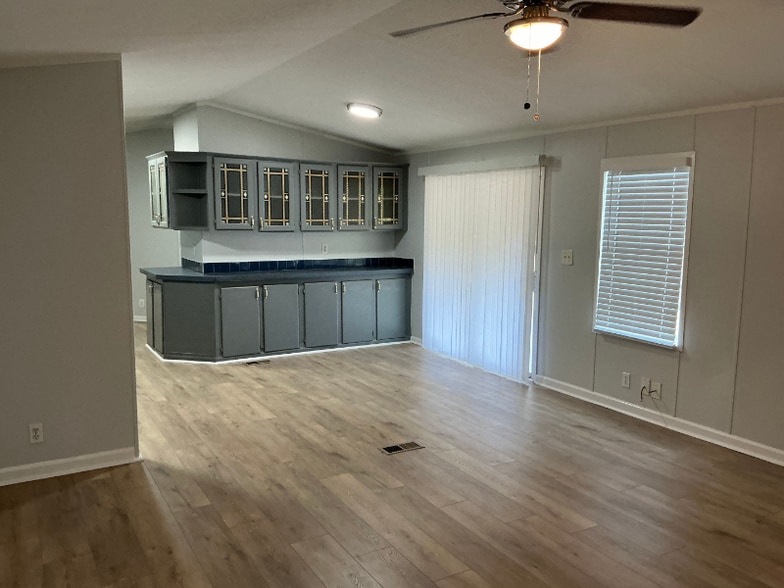 Building Photo - 1081 Clara Ln