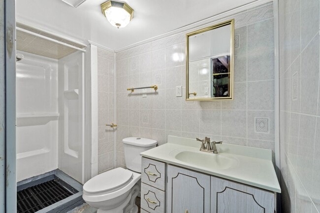 Building Photo - Amazing 3 bedroom home in Mt. Washington available June 1st!