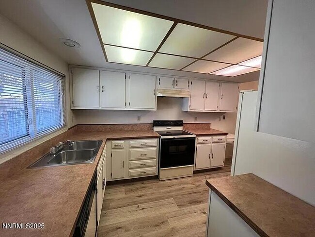 Building Photo - 2890 Waterfield Dr