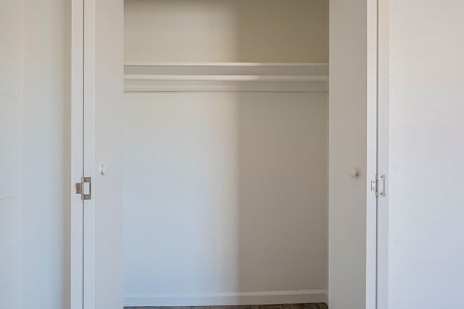 Building Photo - Renovated open floorplan