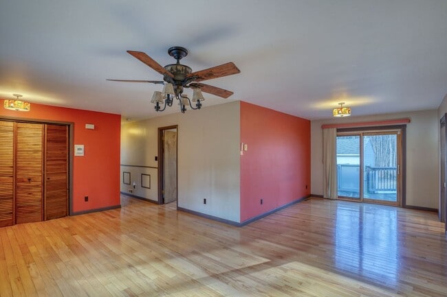 Building Photo - Just What You Have Been Looking For a Single Family Ranch in a Quaint Country Setting