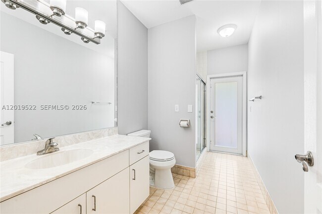 Building Photo - 1256 Manor Dr S