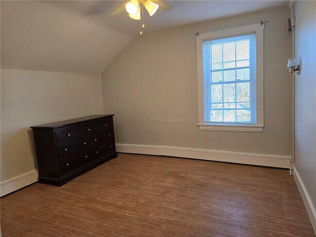 Building Photo - 186 Beach St