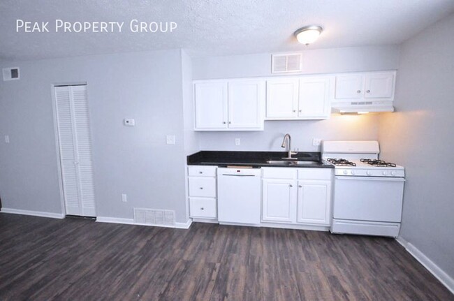 Building Photo - Available Fall 2026! 1 Bedroom Apartment L...