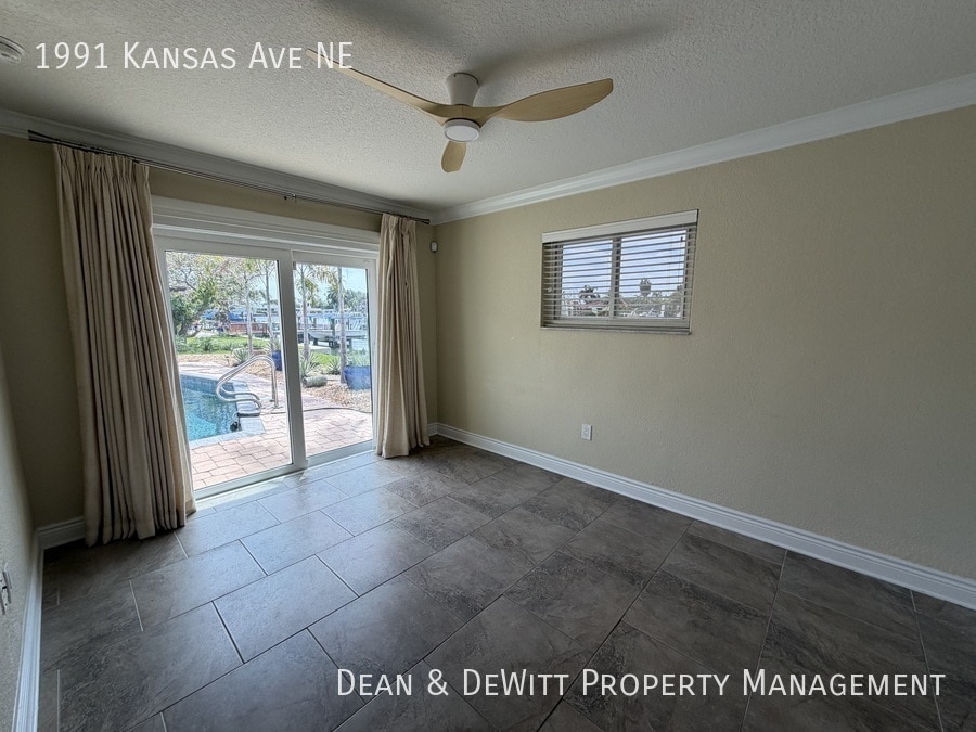 Building Photo - 4 Bed/3 Bath