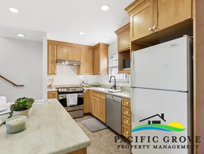 Building Photo - Cozy Coastal Retreat with Ocean Glimpses in Pacific Grove