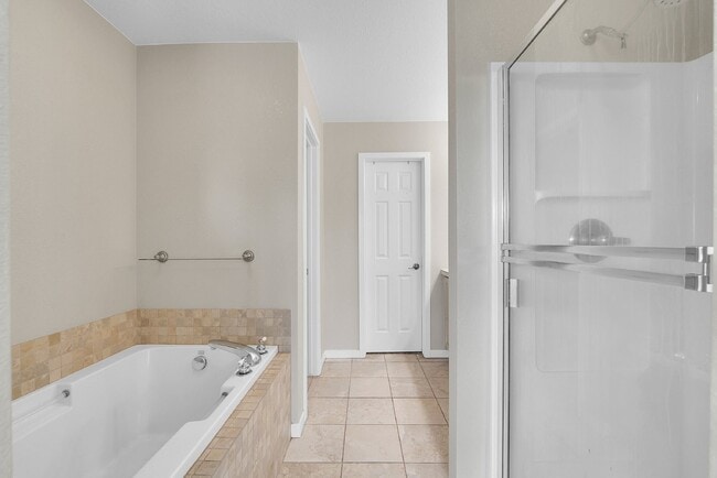 Building Photo - $2,800.00- 3-bed, 3.5 bath Townhome with Finished Basement and Fireplace in Broomfield!