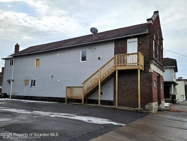 Building Photo - 119 N River St