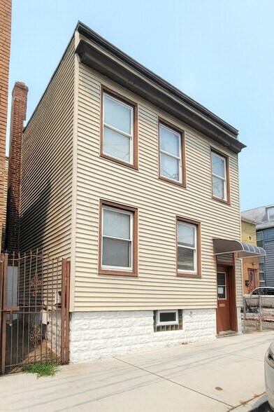 Front of House - 122 Cross St