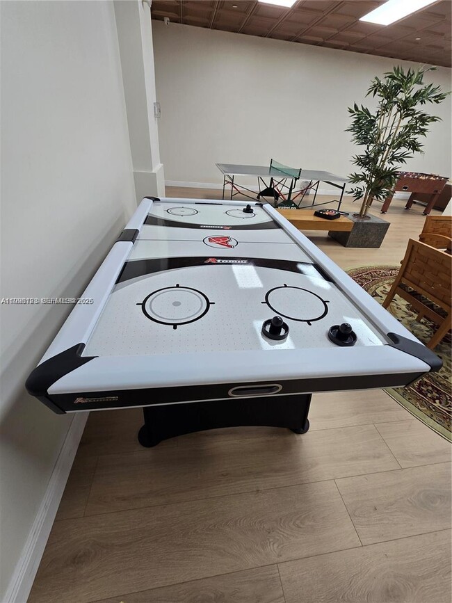 Building Photo - 5825 Collins Ave