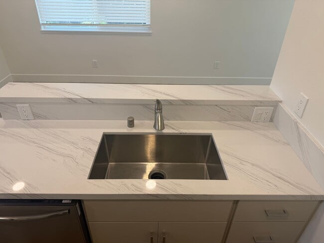 Building Photo - 793 W Pomona Blvd