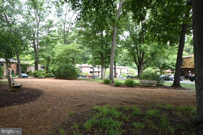 Building Photo - 8147 Inverness Ridge Rd