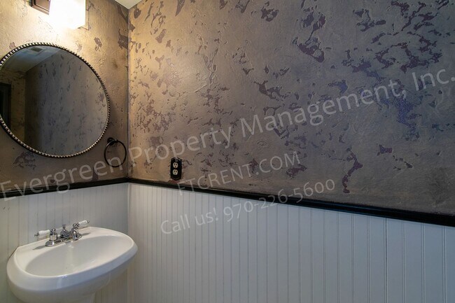 Building Photo - 661 Hanna St