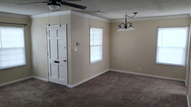 Building Photo - 107 Bancroft Dr