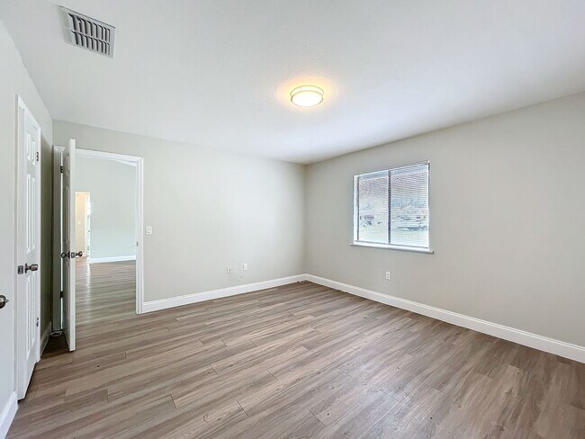 Building Photo - Stunning Waterfront Home located in the de...