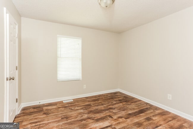 Building Photo - 7220 Woodcreek Way