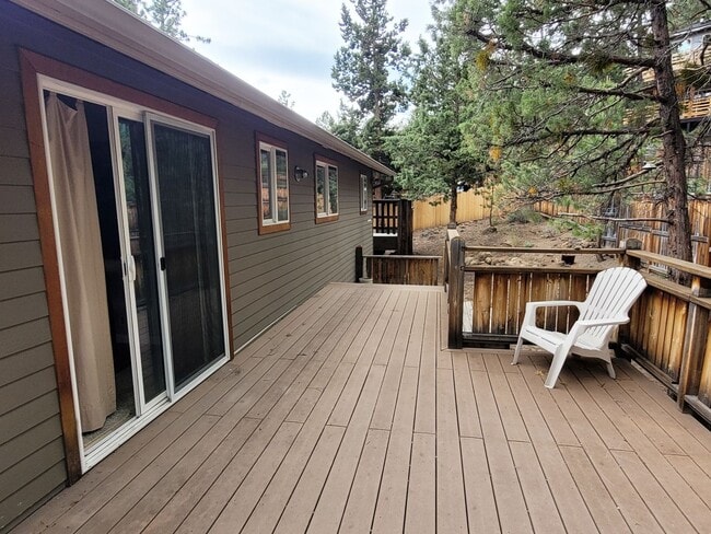 Building Photo - Spacious House, Front & Back Porch! Awbrey Butte Hillside with Mountain Views. Furnished 30-Day Min.