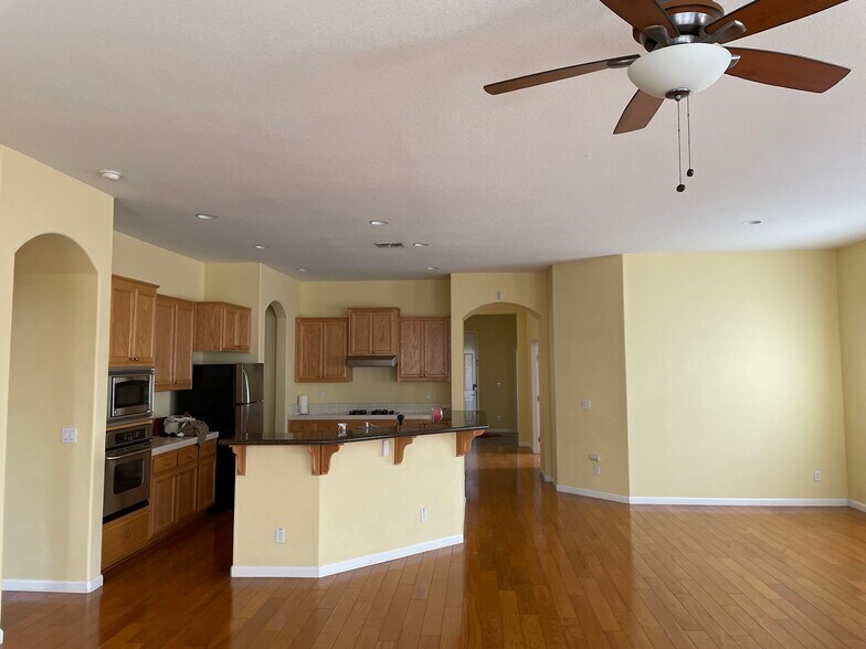 Building Photo - 7300 Elvora Way