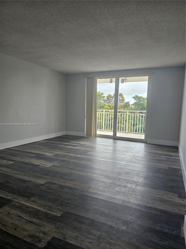 Building Photo - 6930 Miami Gardens Dr