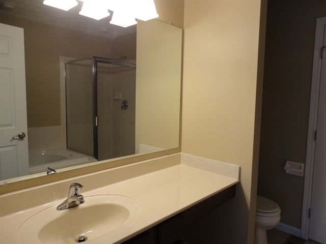 Building Photo - 596 Jodee Dr