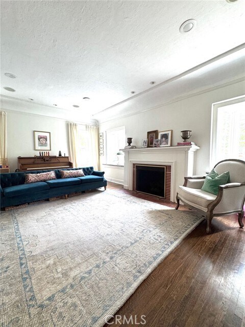 Building Photo - 2421 Heliotrope Dr