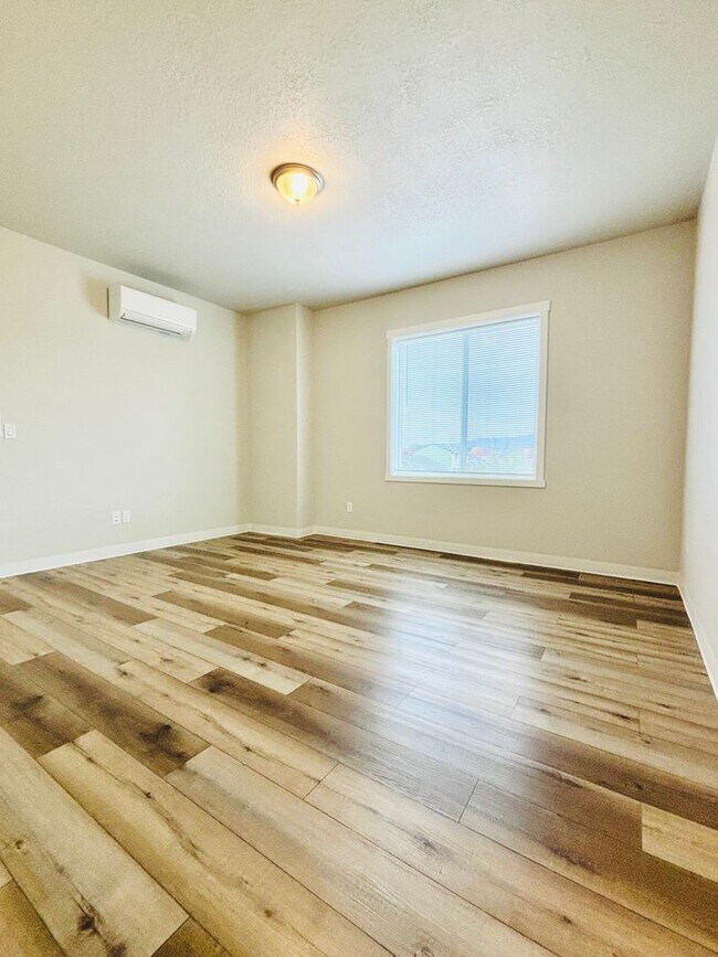 Building Photo - 2434 Leonard Ln