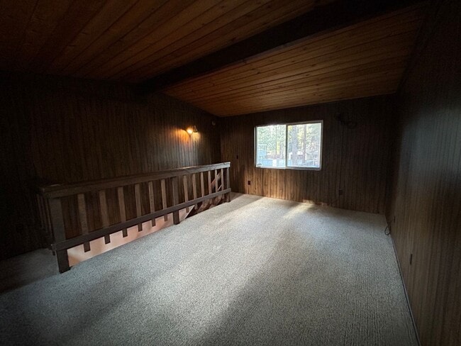 Building Photo - Spacious Home in Great Neighborhood off Tahoe Keys Blvd