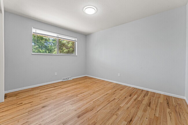 Building Photo - 3512 W Berry Dr