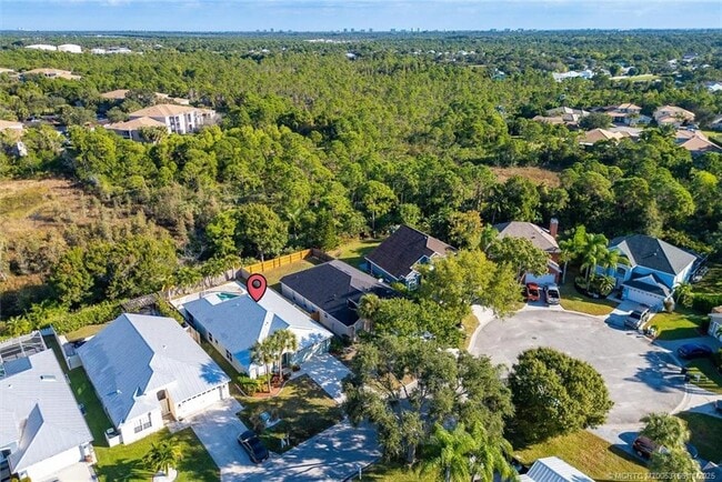 Building Photo - 920 NW Waterlily Pl