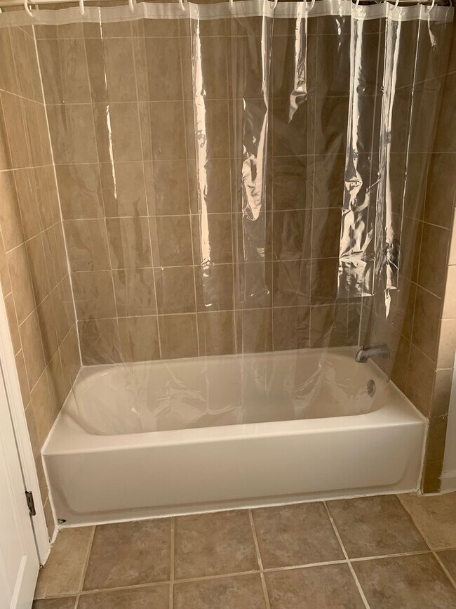 Building Photo - 142 Walnut St