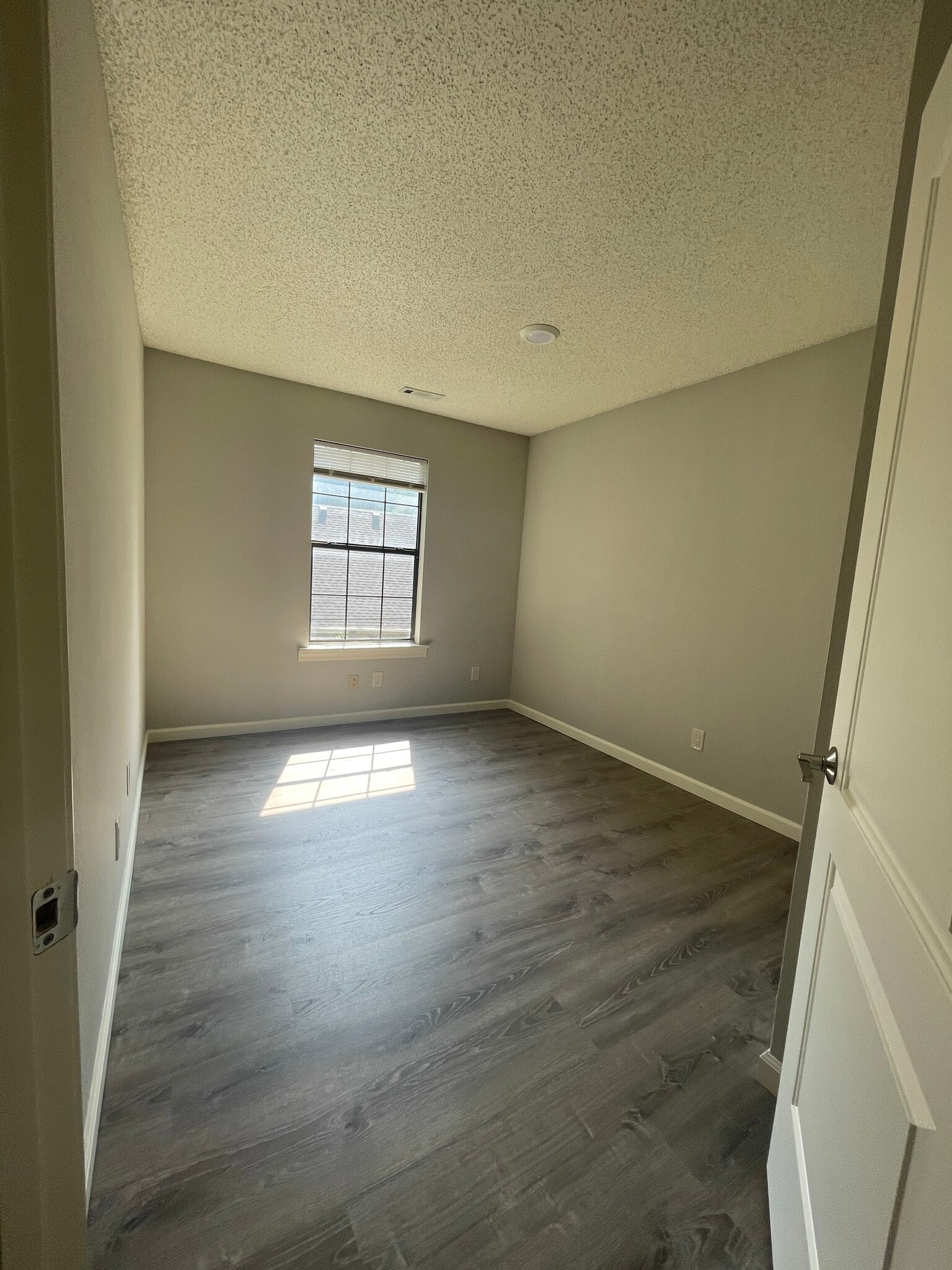 Building Photo - 220 Mount Hope Ct