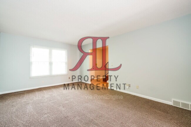 Building Photo - 119 Stornoway Dr E