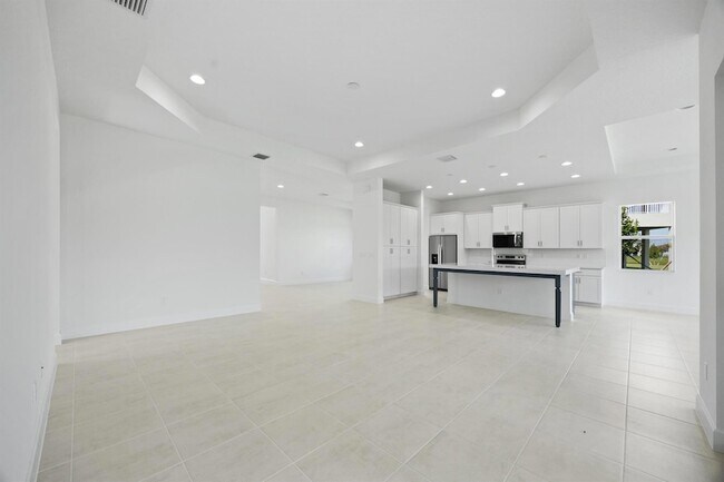 Building Photo - 15144 Wildwood Cir