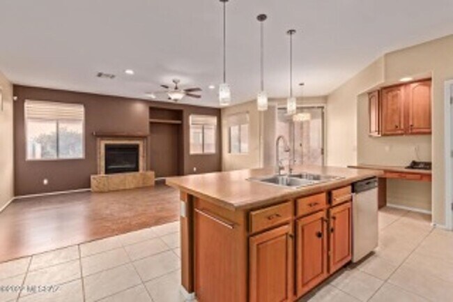 Building Photo - Beautiful home in gated community